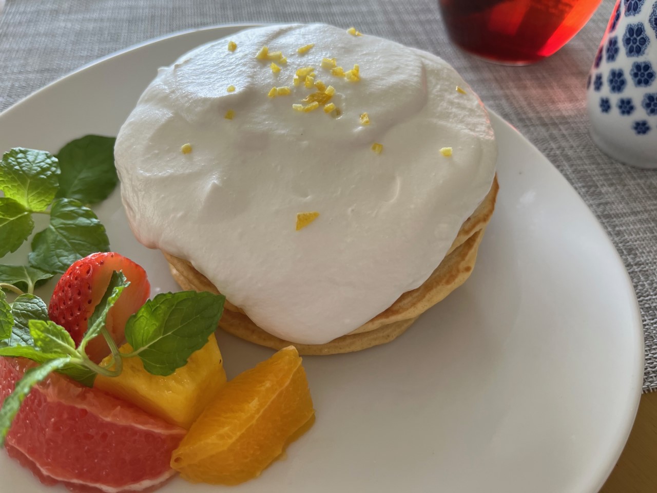 母の日パンケーキ桃とココナッツソース